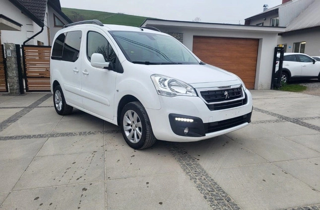Peugeot Partner cena 46999 przebieg: 163610, rok produkcji 2019 z Chęciny małe 191